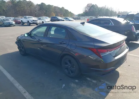 2023 Hyundai Elantra Sel z USA, uszkodzony, nr VIN 5NPLM4AG1PH104353